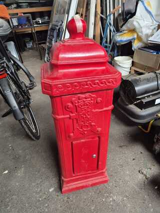 Brievenbus, rood